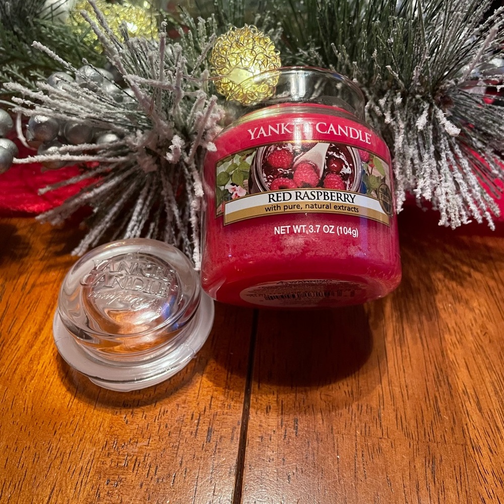 Yankee Candle Red Raspberry Jar Candle New - Picture 4 of 5